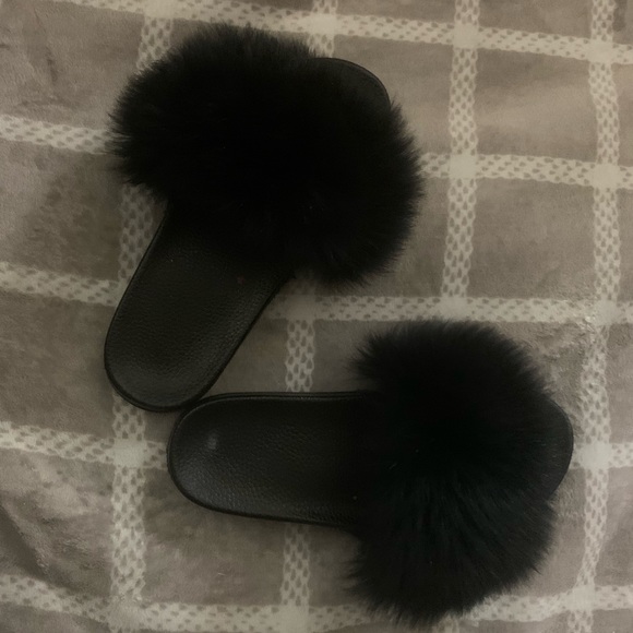Women’s Furr Slides - Picture 1 of 4